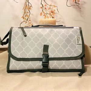 NWOT-Baby Changing Pad Compact Travel Foldout Organizer Pockets Storage …